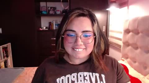 hii i am yini online show from February 10, 3:42 am