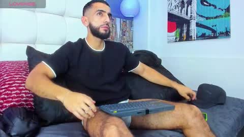 Yiyo online show from November 29, 5:15 am