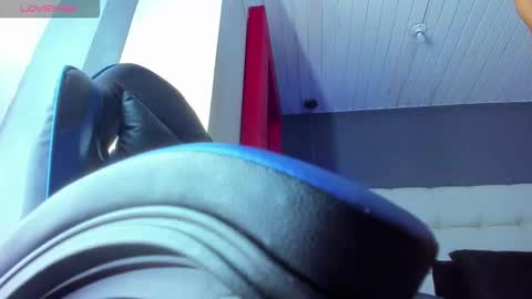 Yiyo online show from February 20, 6:19 am