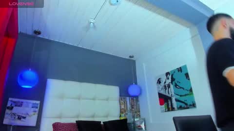 Yiyo online show from December 18, 4:30 am