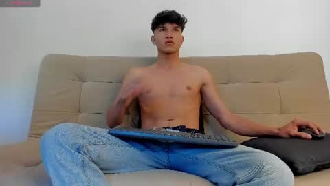 yizus_bonz online show from July 25, 6:39 pm