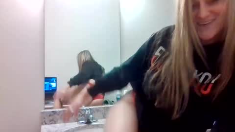 yogabuttttttt online show from February 12, 6:17 am