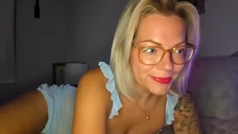 Yogiblondebangme online show from June 24, 2:18 am