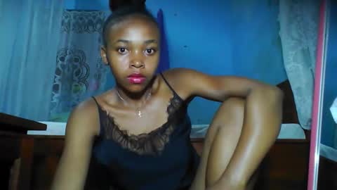 yolandrina05 online show from November 13, 7:27 pm