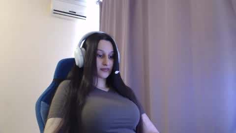 Sophie online show from May 4, 2:23 pm
