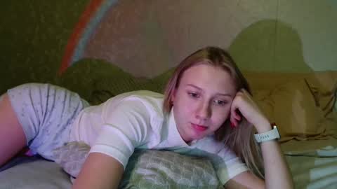 Snapshot of you_cant_forget chatting on September 24, 3:52 pm you_cant_forget online show from September 24, 3:52 pm