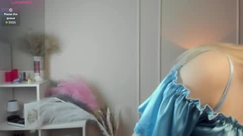 Elizabeth brunette -- Darline blonde  online show from May 5, 8:36 pm