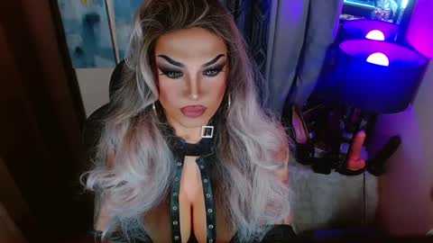 QUEEN MADISON  online show from May 21, 2:45 pm