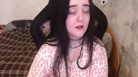 your_8a8y online show from June 18, 3:28 pm