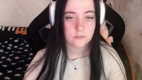 your_8a8y online show from December 17, 10:11 am