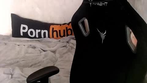 your_8a8y online show from February 11, 9:57 am