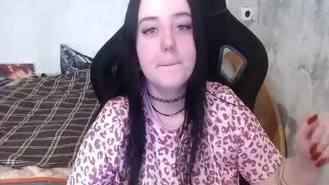 your_8a8y online show from June 21, 3:57 am