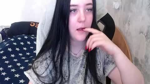your_8a8y online show from April 27, 10:57 am