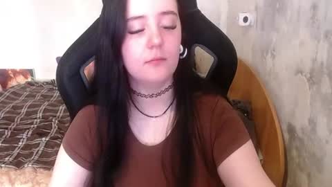 your_8a8y online show from June 22, 3:25 am