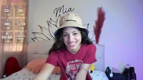 mia3 online show from February 1, 9:29 pm