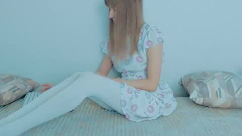 Snapshot of your_caramelka chatting on October 5, 4:54 am Lily online show from October 5, 4:54 am