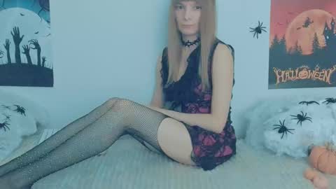 Snapshot of your_caramelka chatting on October 24, 1:45 pm Lily online show from October 24, 1:45 pm