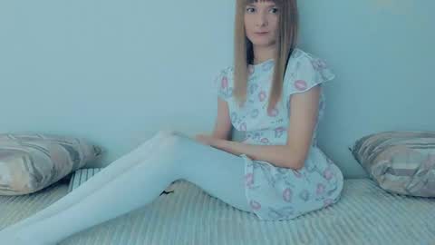 Snapshot of your_caramelka chatting on September 15, 11:22 am Lily online show from September 15, 11:22 am
