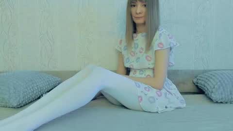 Snapshot of your_caramelka chatting on March 8, 10:00 am Lily online show from March 8, 10:00 am