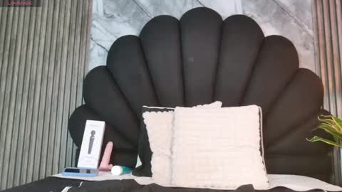 your_submissive_ online show from May 4, 7:31 pm