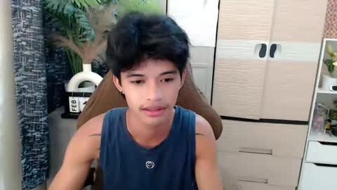 yourasian_eric online show from February 15, 4:17 pm