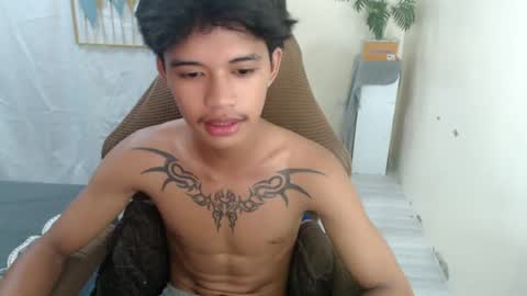 yourasian_eric online show from June 13, 10:14 am