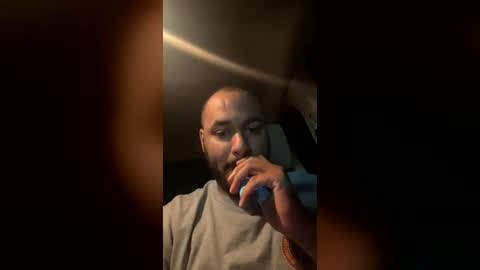 yourboyy32 online show from July 2, 2:20 am
