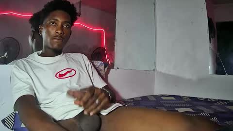 Yourdaddy2005 online show from March 7, 8:14 am