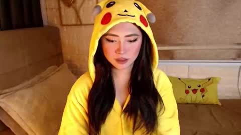 JEN  online show from March 18, 12:11 pm