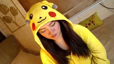 JEN  online show from February 15, 11:20 am