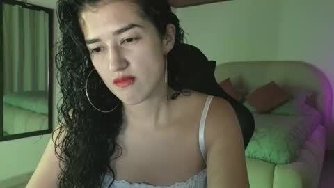 yourdreamgirl2025 online show from April 30, 11:53 pm