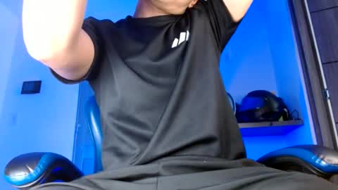 yourfavorite_bigclit online show from June 27, 12:33 pm