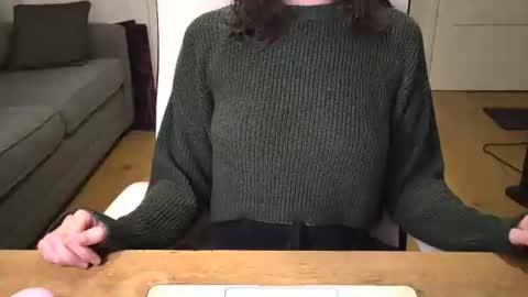 yourlittleslut243908 online show from December 3, 9:39 pm