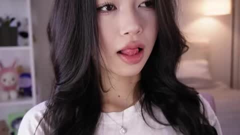 yourlittlesunrise_ online show from May 3, 5:02 am