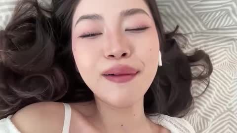 yourlittlesunrise_ online show from February 22, 6:28 am