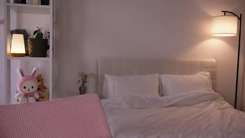 yourlittlesunrise_ online show from May 6, 4:51 am