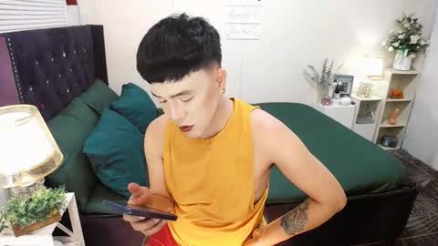 Snapshot of yourlivingonurdream chatting on October 2, 2:32 am -- online show from October 2, 2:32 am
