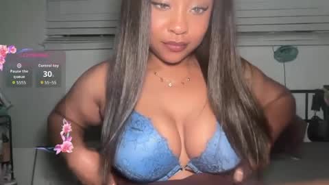 YOURMOMMY online show from June 18, 5:46 am