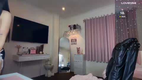 yournaughtyprincessx online show from June 17, 12:59 am