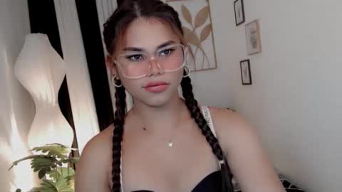 yourprettyblythe_ts online show from June 4, 8:42 am