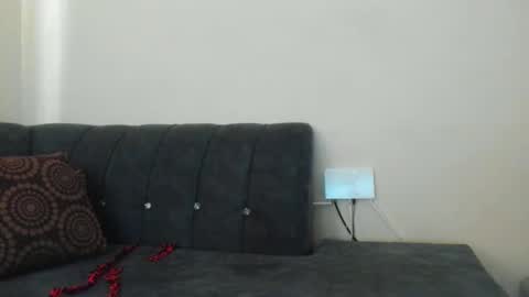 yours_ellah online show from September 18, 9:13 am