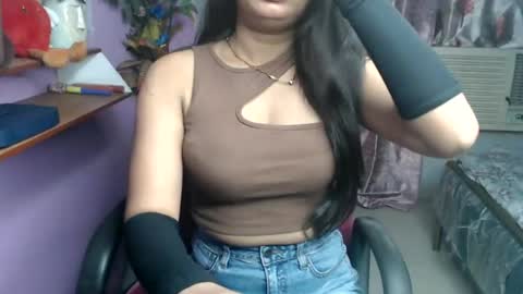 yoursassy_girl online show from June 30, 5:12 pm