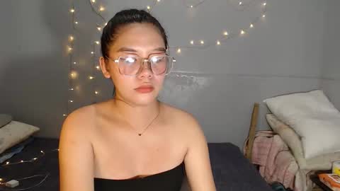 yoursexy_reb online show from December 14, 10:54 am