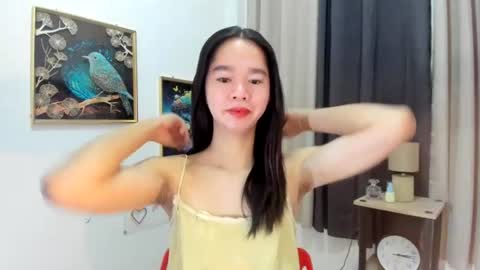 yourtinybunny online show from June 18, 11:04 am