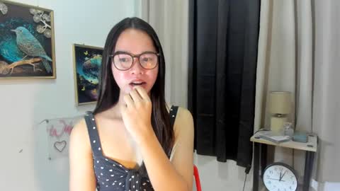yourtinybunny online show from July 9, 10:41 am