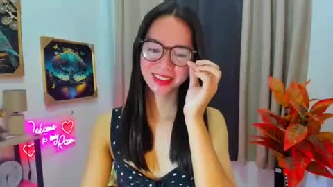 yourtinybunny online show from March 4, 11:29 am