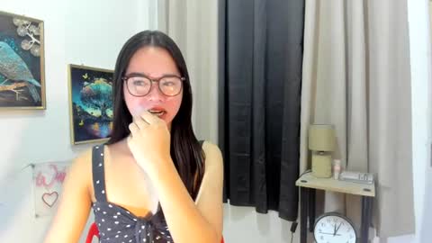 yourtinybunny online show from July 17, 9:55 am