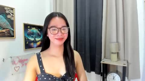 yourtinybunny online show from July 28, 3:21 pm