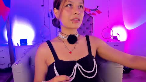 Val online show from June 25, 7:52 pm