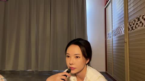 lili online show from February 24, 7:00 am